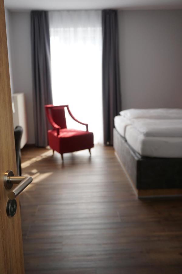 Hotel Gruener Baum Kaufbeuren Esterno foto