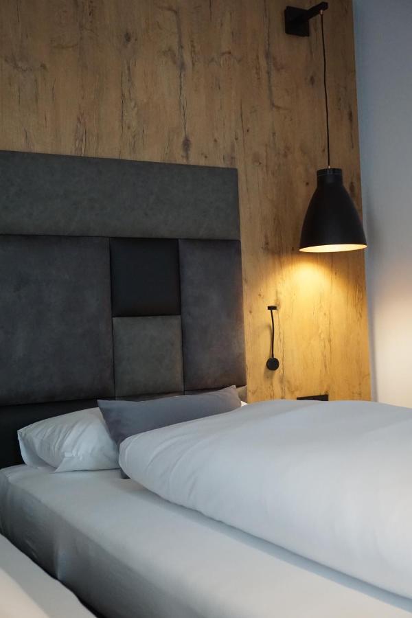 Hotel Gruener Baum Kaufbeuren Esterno foto