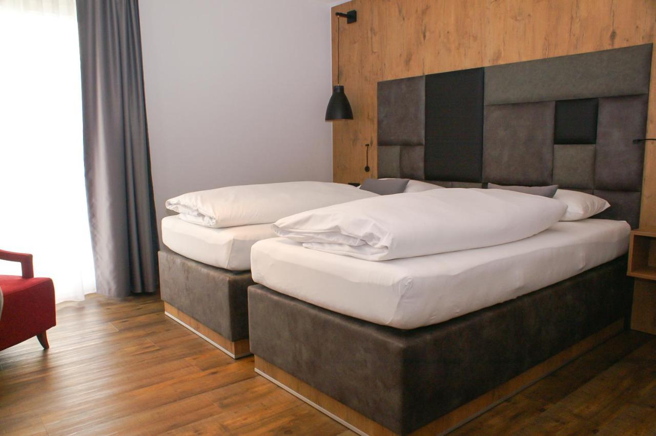 Hotel Gruener Baum Kaufbeuren Esterno foto