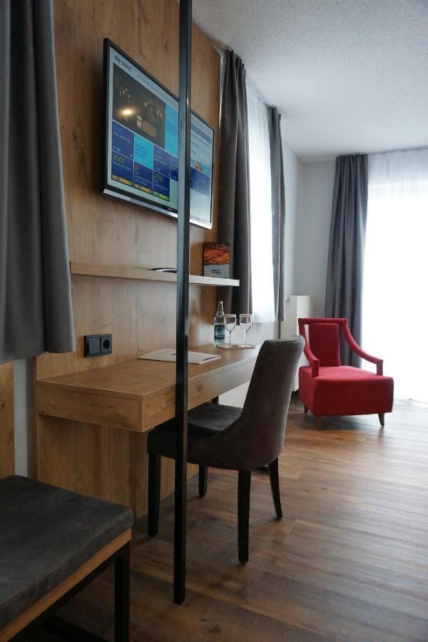 Hotel Gruener Baum Kaufbeuren Esterno foto