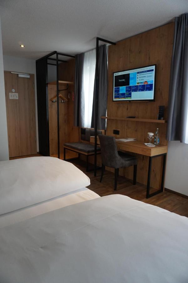 Hotel Gruener Baum Kaufbeuren Esterno foto